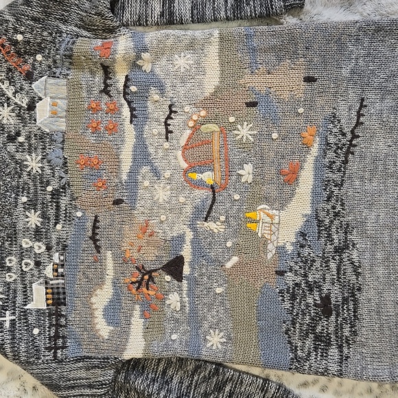 Vintage Embroidered Winter Sweater - Picture 3 of 10